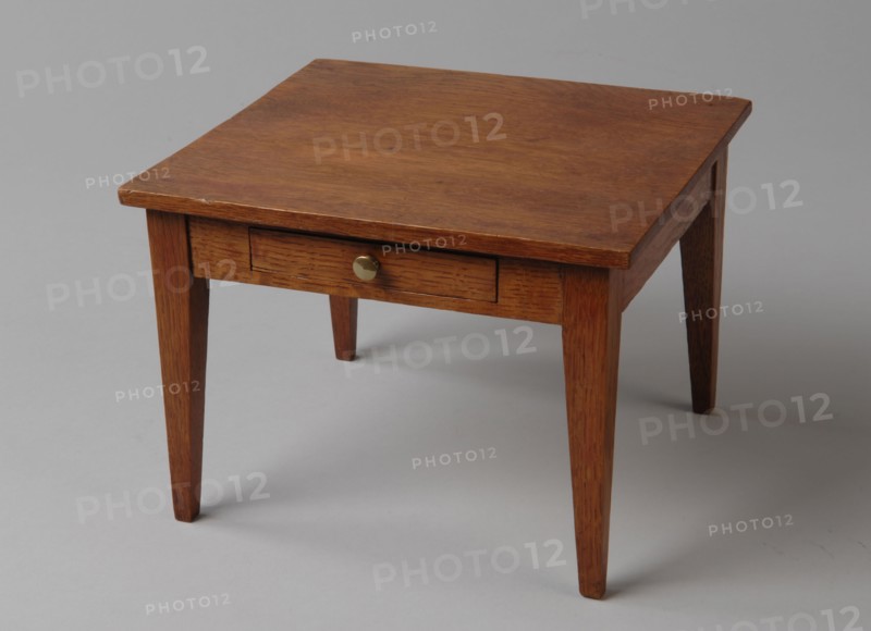 Te Poel, Oak miniature kitchen table, table furniture miniature toy relaxant model wood oak brass, molded Rectangular tray