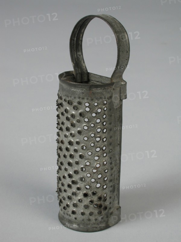 metal worker: Gresnich, Cans miniature grater, rasp kitchenware miniature toy relaxant model metal, curved soldered tinned tin