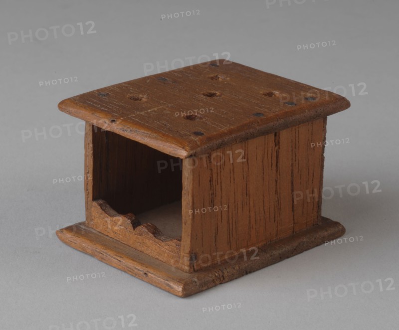 Te Poel, Miniature foot stool, stew miniature heating toy relaxant model wood, molded Oblong rectangular stove with five holes