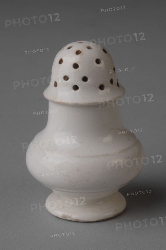White glazed miniature earthenware salt spreader, salt spreader salt barrel crockery holder miniature toy relaxing agent model