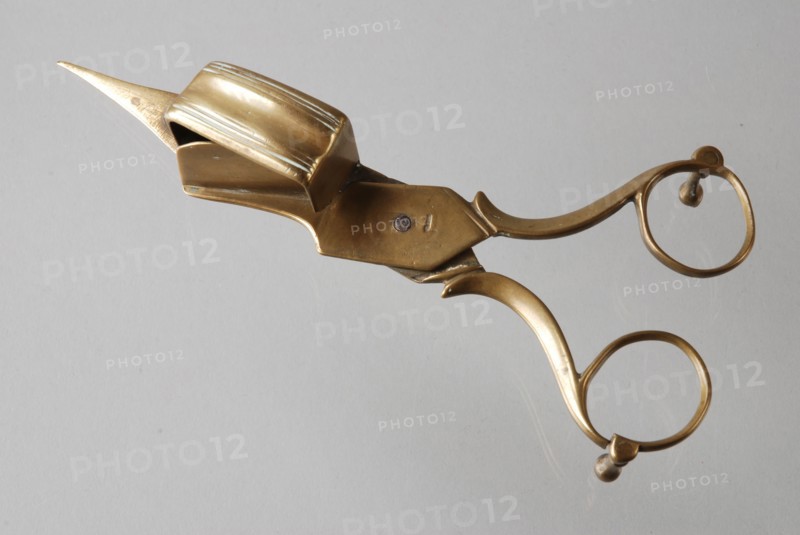 Copper candle-cutter, box decorated with lines, candle cutter muzzle cutter tool kit brass copper metal, cast riveted Candle