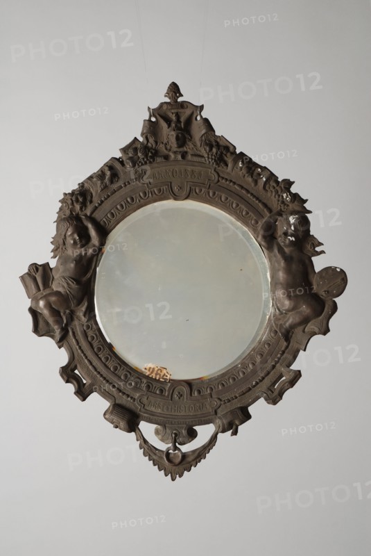 sculptor: Leo Paulus Johannes Stracké, Design for round mirror with driven copper frame, mirror interior design glass copper