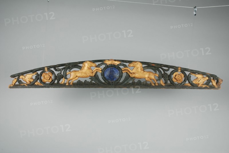 Sheath, in the middle two prancing horses and medallion, side leather carving wood sculpture sculpture wood paint gold, Silk