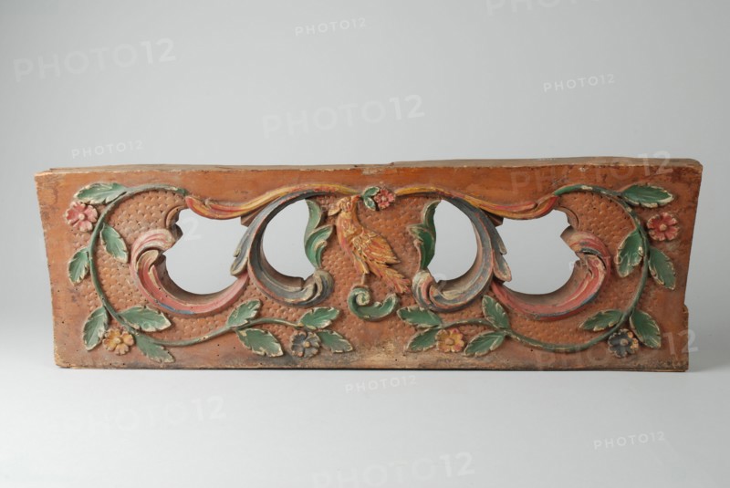 Pre-pack of car with carved bird and leaf motifs, Pre-cut meringue carving wood sculpture sculpture wood paint gold, Pre-carved