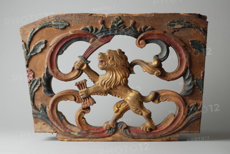 Wooden ornament of wagon with standing lion with sword and arrows bundle, ornament part wood carving sculpture sculpture wood