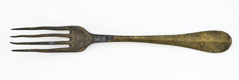 Copper fork with four long teeth and flat handle with rounded end, fork cutlery soil find copper metal, archeology Rotterdam