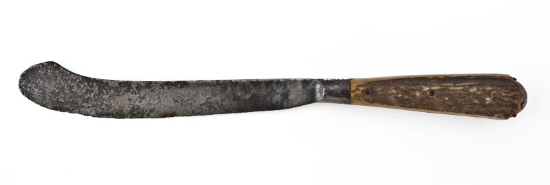 Knife with bent, spatula-shaped blade and legs, knife cutlery soil find iron? bone metal, archeology
