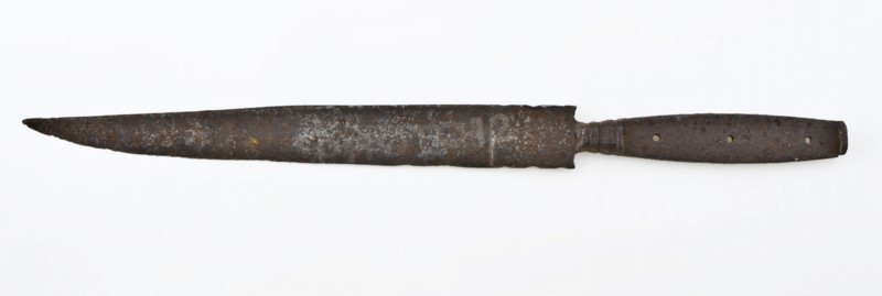 Iron blade with elongated, pointed blade and plate guide, Knife cutlery found in iron metal, archeology