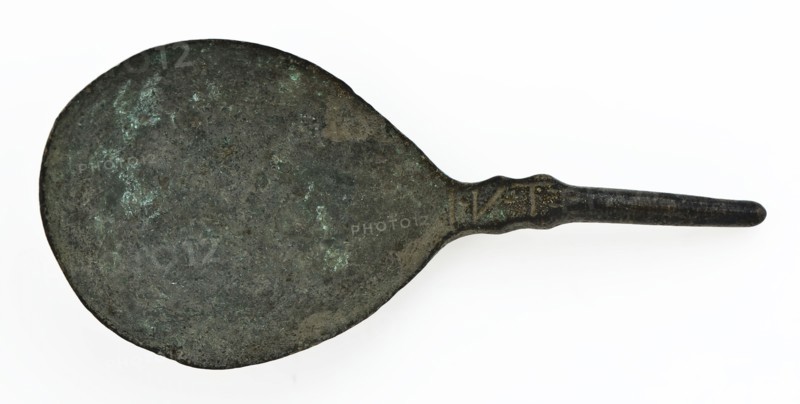 Copper spoon with fig-shaped bowl, on transition to stem the letters IVT, spoon cutlery soil find copper bronze? metal, Struck