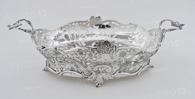 Silversmith: Anthony Huijs, Silver, oval bread basket with openwork walls decorated with birds and flower and leaf motifs