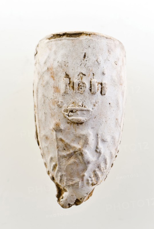 Johannes de Hoog?, Clay pipe, marked, in relief decorated with windmill and lion in Dutch garden, clay pipe smoking equipment