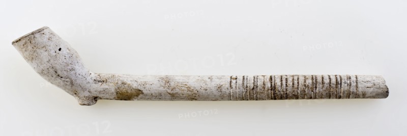 Clay pipe, marked, with decoration bands embossed on handle, clay pipe smoking equipment smoke floor earthenware ceramic pottery