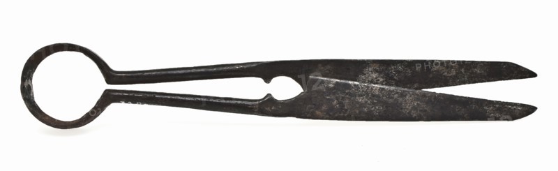 Pinch cutter with round eye and long narrow blades, pinch cutter scissor cutting tool soil find iron metal, Iron squeeze shears