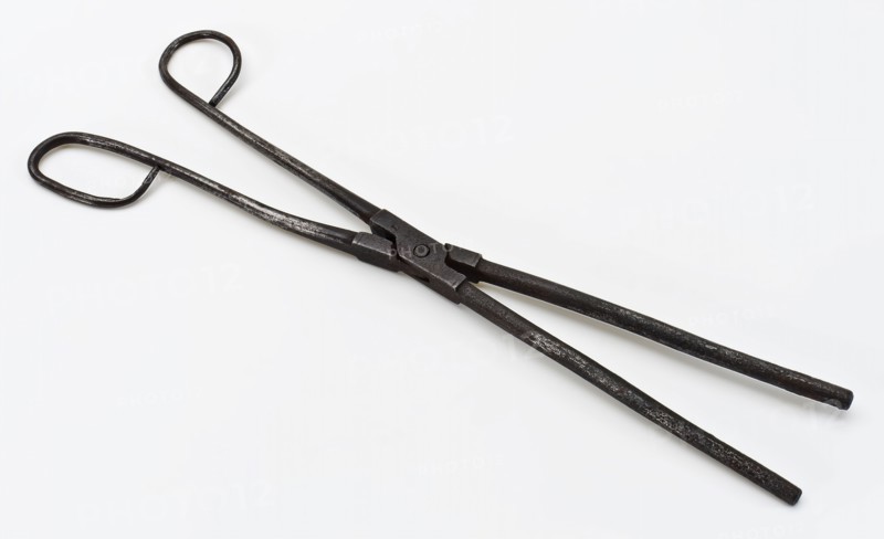 Curling tongs, hinged, pliers tools equipment soil find iron metal, forged Long narrow pliers with round jaws Curling iron for