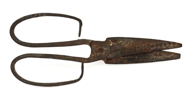 Hinge scissors, scissors with wide oval and open eyes and short blades, scissor cutting tool soil find iron metal, On two sides