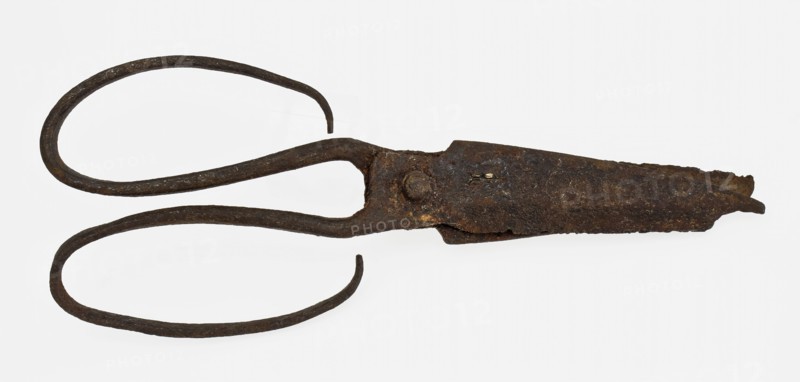 Hinge scissors, scissors with broad and open eyes, scissor cutting tool soil find iron metal