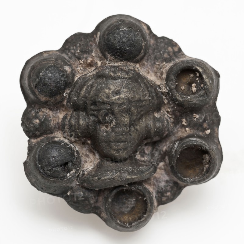 Rosette-shaped batter with face in the middle, ornament batter ground find tin metal, cast Fittings in the form of rosette
