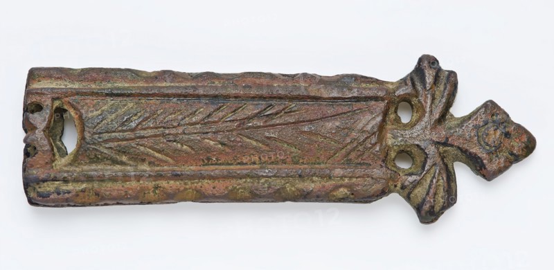 Brass tongue with floral decoration and button-shaped end, fitting belt clothing accessory clothing soil find copper bronze