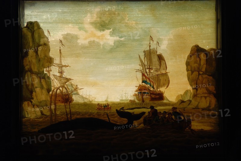 Perspective box of black lacquered wood with three painted glass plates: whaling between icebergs, perspective case glass plate