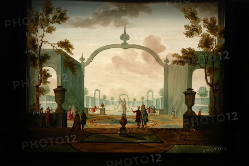 Perspective box of black lacquered wood with three painted glass plates: symmetrical garden with pond, garden vases and public