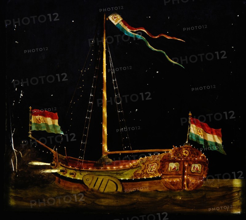 Hand-painted glass for illumination cabinet with state yacht, slide slide diapositive footage glass paint, Hand-painted square