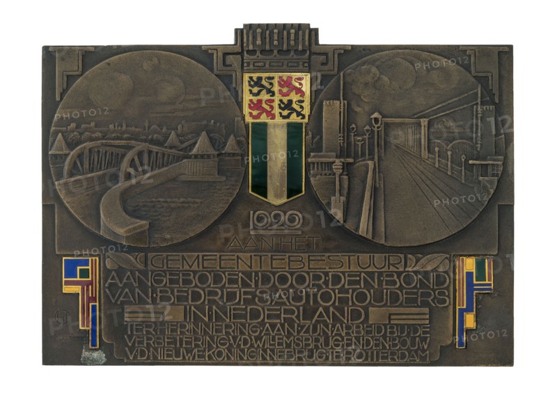 Chris van der Hoef, Bronze plaque commemorating the improvement of the Willemsbrug and building the new Koninginnebrug, plaque