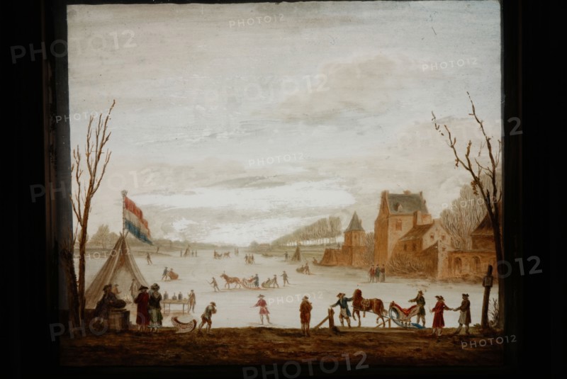 Perspective box with two painted glass plates, ice face with skaters and sledges, perspective case glass plate glass paint