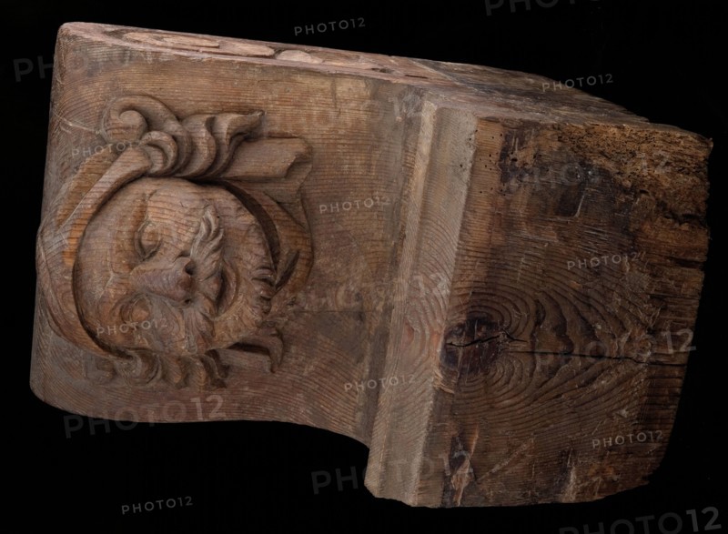 Sculpted console of Prinsenkerk, Rotterdam, console construction element pine wood timber 31,0, sculpted sawn Sculpted console