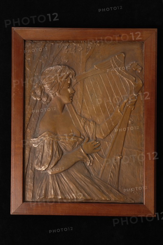 L.F. Edema van der Tuuk (Noordwolde 1872 - Hillegersberg 1942), Bronze plaque by L.F. Edema van der Tuuk, woman with harp