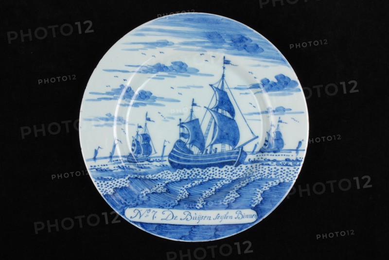 Manufacturer: De Porceleyne Bijl, Series of twelve plates with blue herring industry scenes: No 7. De Buijsen seylen Binnen