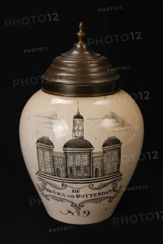 Manufacturer: De Porceleyne Fles, Cream-colored tobacco spot with THE FAIR OF ROTTERDAM, tobacco pot holder ceramic earthenware