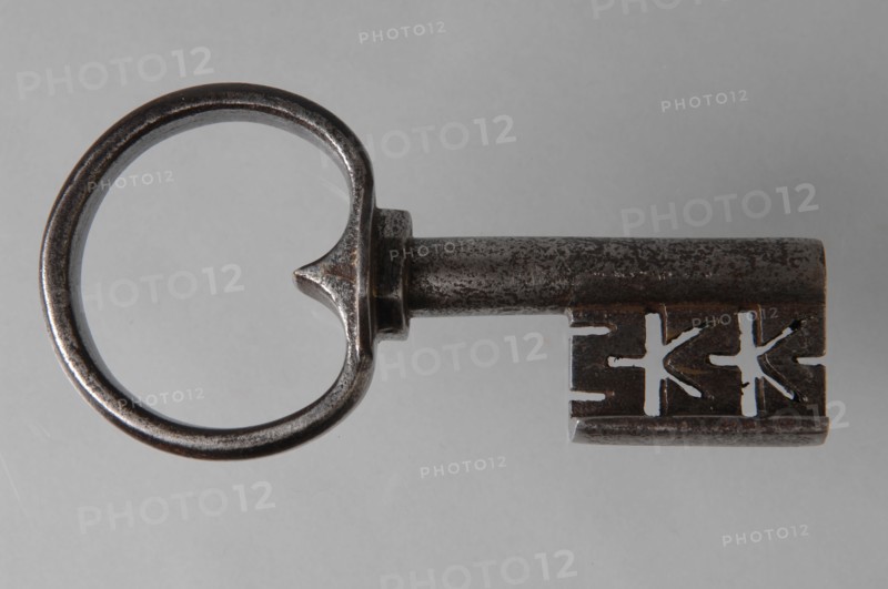 Iron key, key iron value iron, Key with heart-shaped eye (handle) hollow key handle cross-shaped battens, horizontal vertical