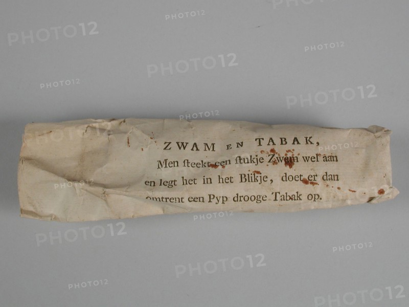 Kardoes SWAM AND TOBACCO, filled with tobacco and pieces of fungus, bag product packaging holder paper ink, textile Cardstock