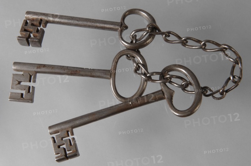 Bunch of keys: three iron keys with solid key stems and cruciform beards in beard, connected by means of an iron chain, key