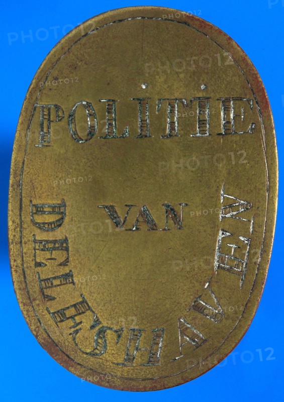 Docking plate police Delfshaven, Rotterdam, buckle fastener part brass, sawn out engraved Slightly irregular oval plate