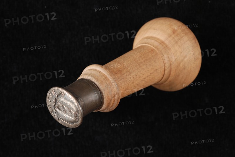 Oval silver seal stamp with (recent) wooden handle, with the coat of arms of Delft and Delft, seal stamp stamp kit silver wood
