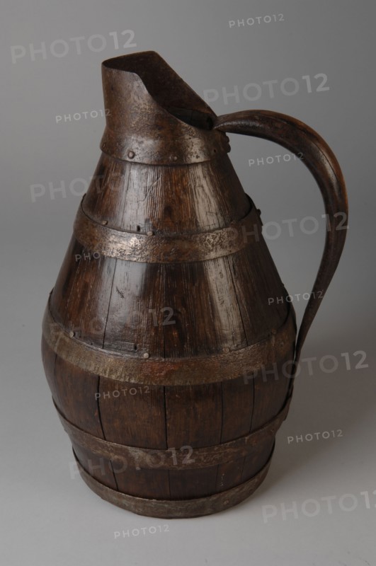 Beer walk, wooden drink kit or jug, jug crockery holder wood iron, Rotterdam beer cooperage cooper inn restaurant drink