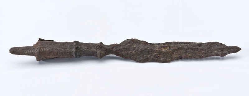 Peak point of officer's peak, peak pile weapon weapon ground find iron metal, forged archeology militaria