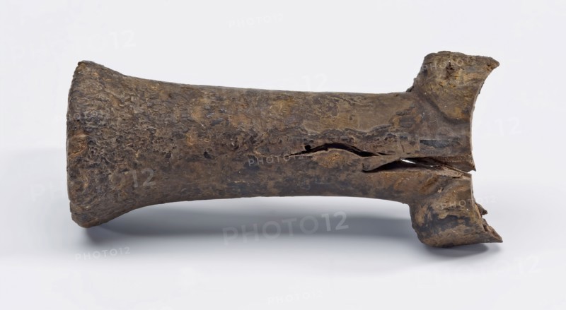 Lifts kidney dagger, kidney dagger dagger knife stab weapon weapon part ground find wood iron metal, forged Heft of kidney