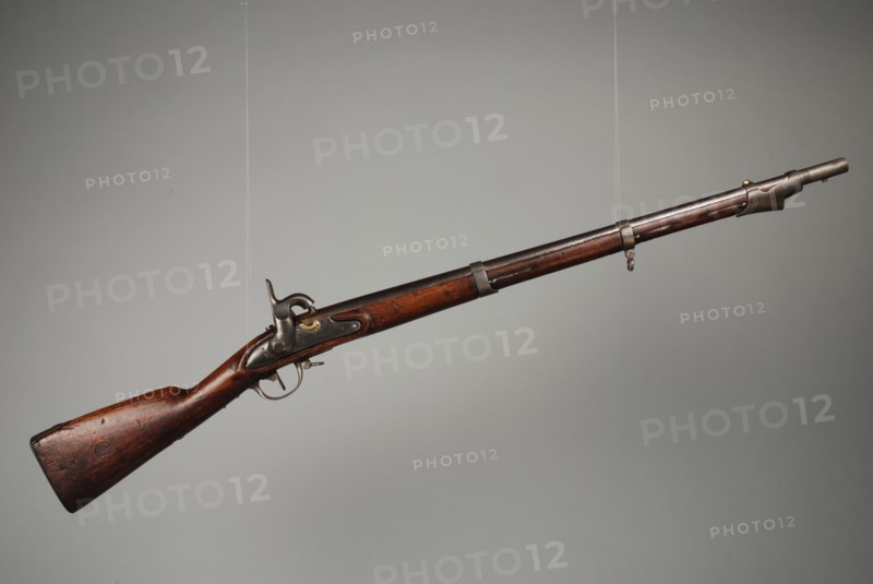 Sapper's gun M1815 or percussion gun with ramrod and bayonet, used by the boys of the Reformed Orphanage, Rotterdam, rifle