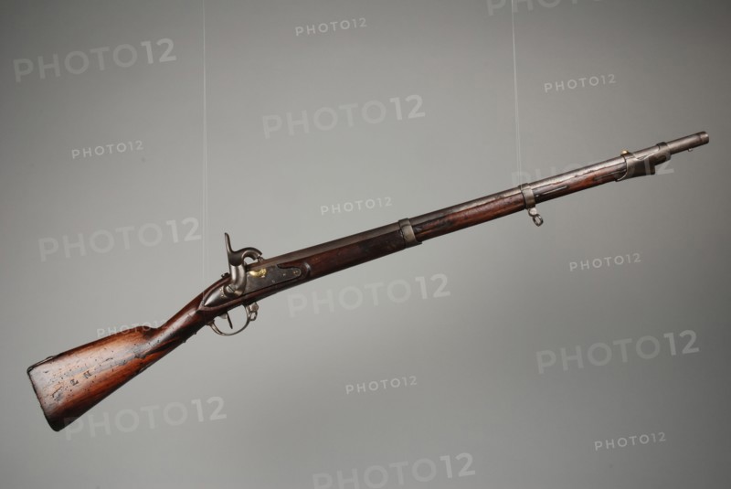 Sapper's gun M1815 or percussion gun with ramrod and bayonet, used by the boys of the Reformed Orphanage, Rotterdam, rifle