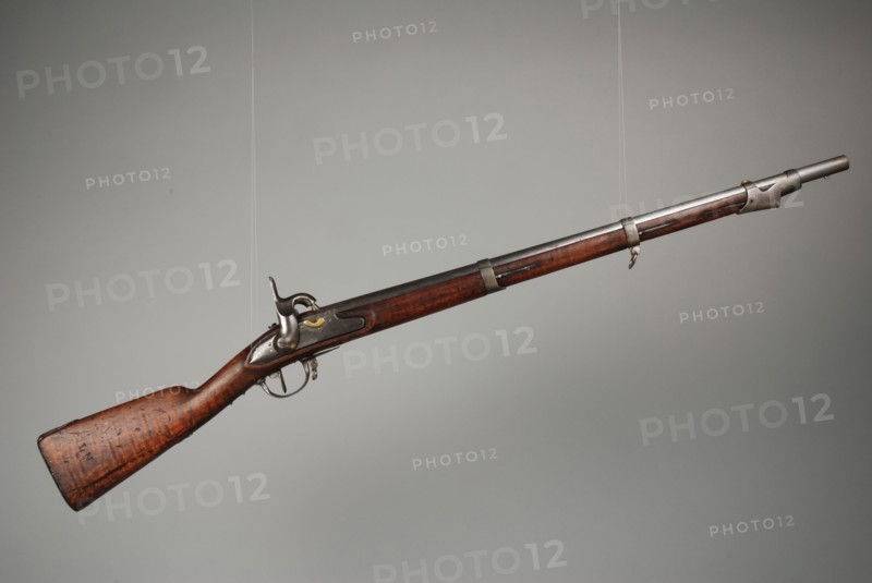 Sapper's gun M1815 or percussion rifle with ramrod and bayonet, used by the boys of the Reformed Orphanage, Rotterdam, rifle