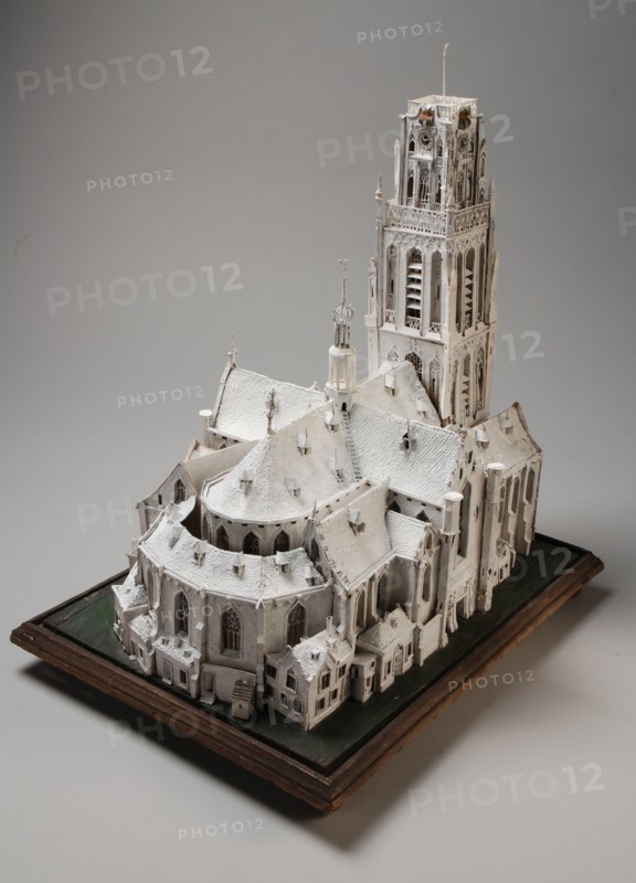 Cardplate model of the Laurenskerk on wooden plateau with twisted legs, model cardboard model paint glue wood on plateau