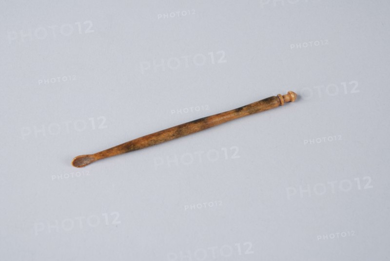 Wooden ear spoon, ear spoon spoon medical instrument instrument equipment soil discovery wood, archeology Rotterdam City center