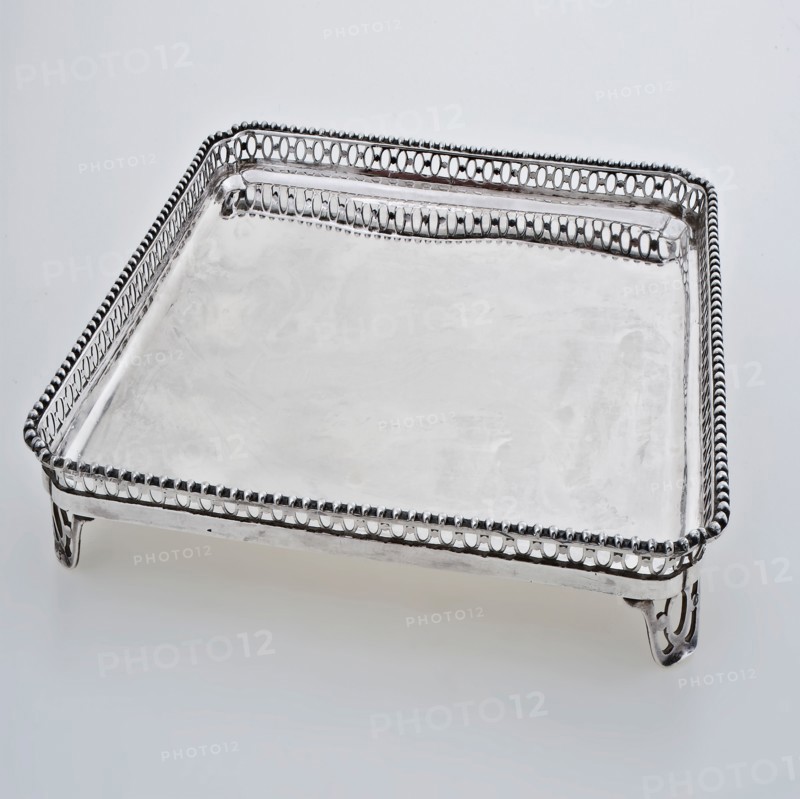 Silversmith: Rudolph Sondag, Square silver tray with raised edge and legs, tray tray holder silver, sawn cast Square smooth