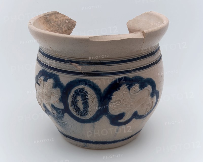 Stoneware chamber pot, pisspot, appliqué's lions and oval with pierced heart, pot holder sanitary soil find ceramic stoneware