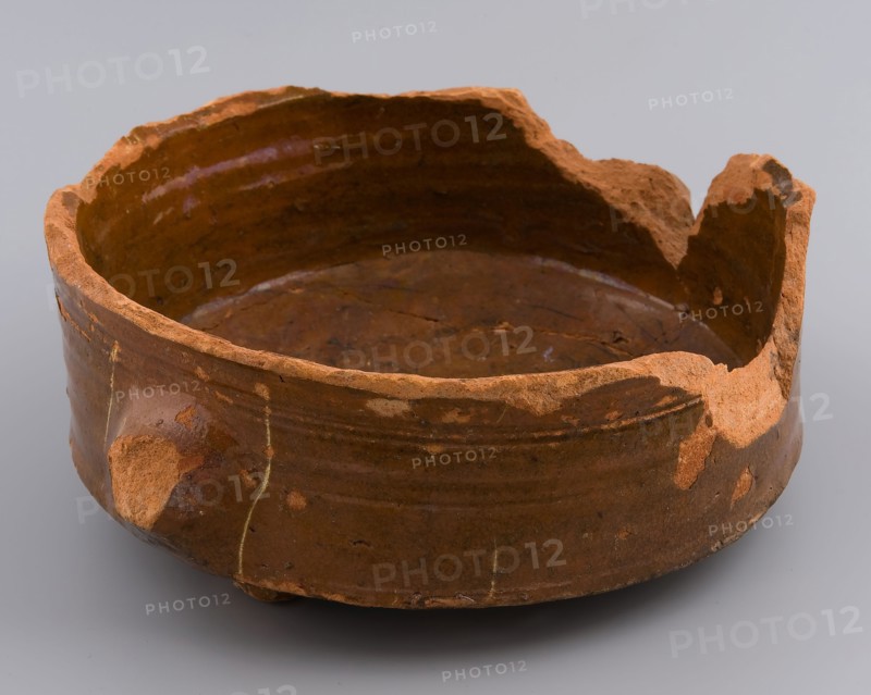 Cooking pot on three legs, reused as food bowl?, cooking pot crockery holder kitchen utensils earthenware ceramics earthenware