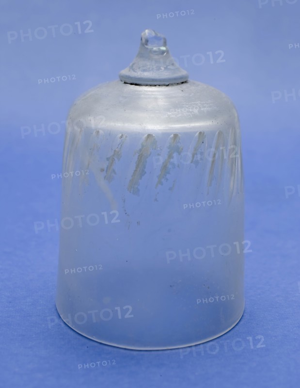 Fragment of stem and calyx of chalice, drinking glass drinking utensils tableware holder soil find glass, handblown cut Fragment