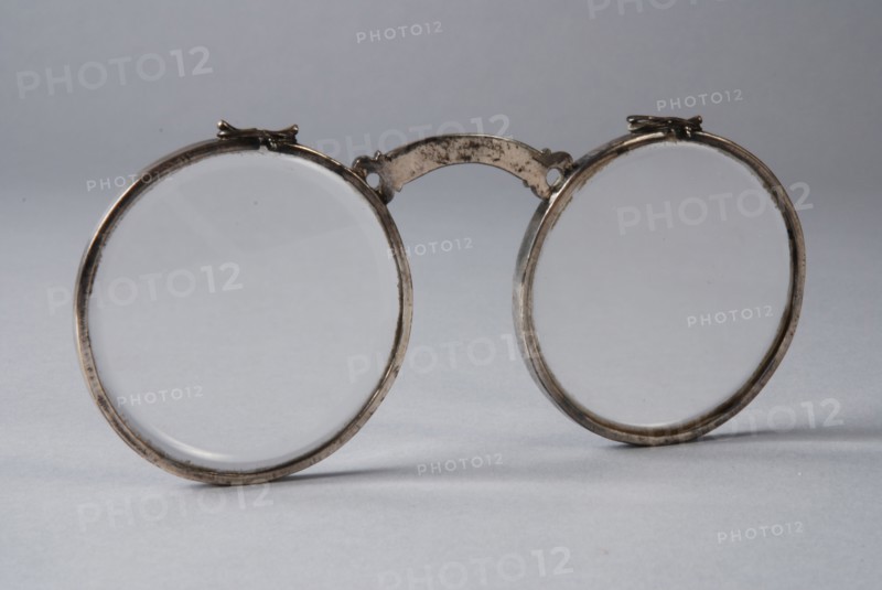 Glasses from Johan van Oldenbarnevelt, spectacle eyepiece equipment glass silver? metal, profane relic Oldenbarnevelt city