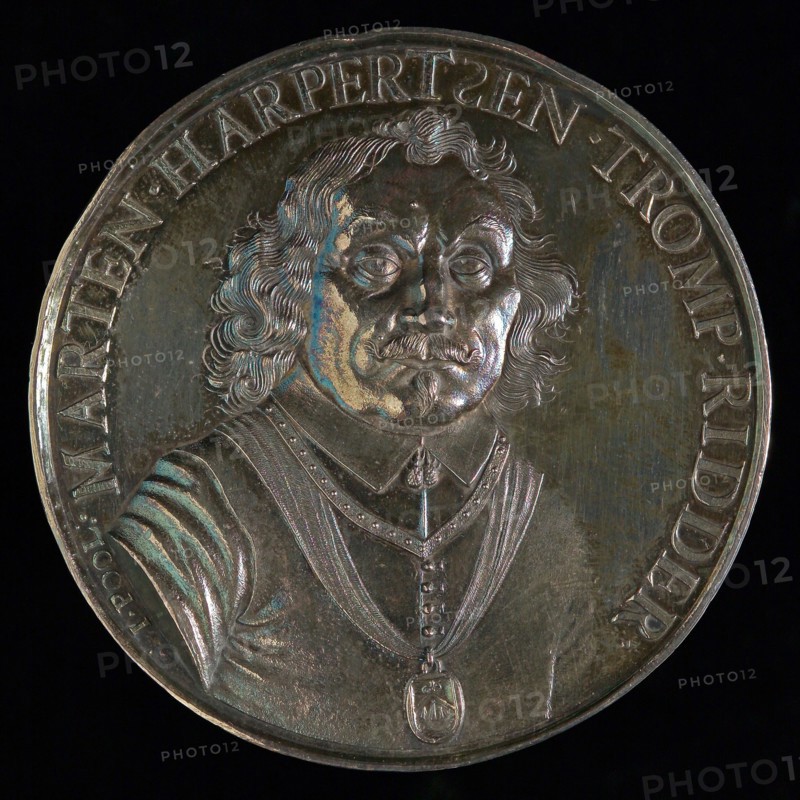 design: Jurriaen Pool, Medal on the death of Maarten Harpertszoon Tromp, death certificate penny footage silver, bust M.H. Tromp